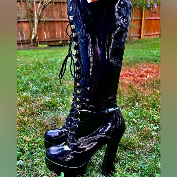 Pleaser Shoes - Chunky Pleaser Goth Stripper Exotic Dancer Boots 7 7.5 platform Electra laceup
